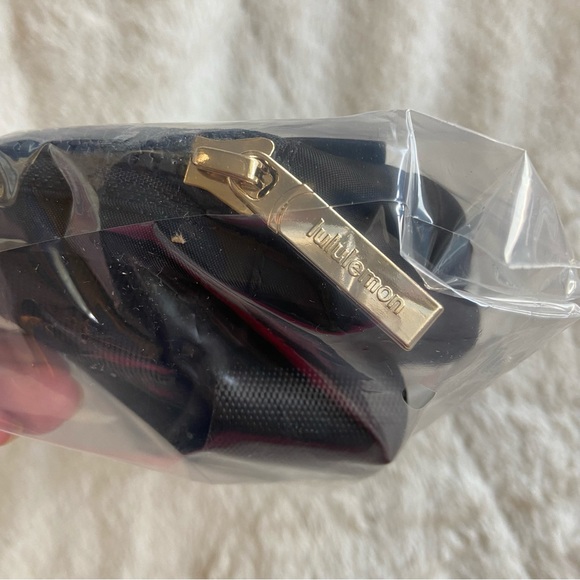 lululemon athletica Handbags - NWT Black/Gold Lululemon Everywhere Belt Bag